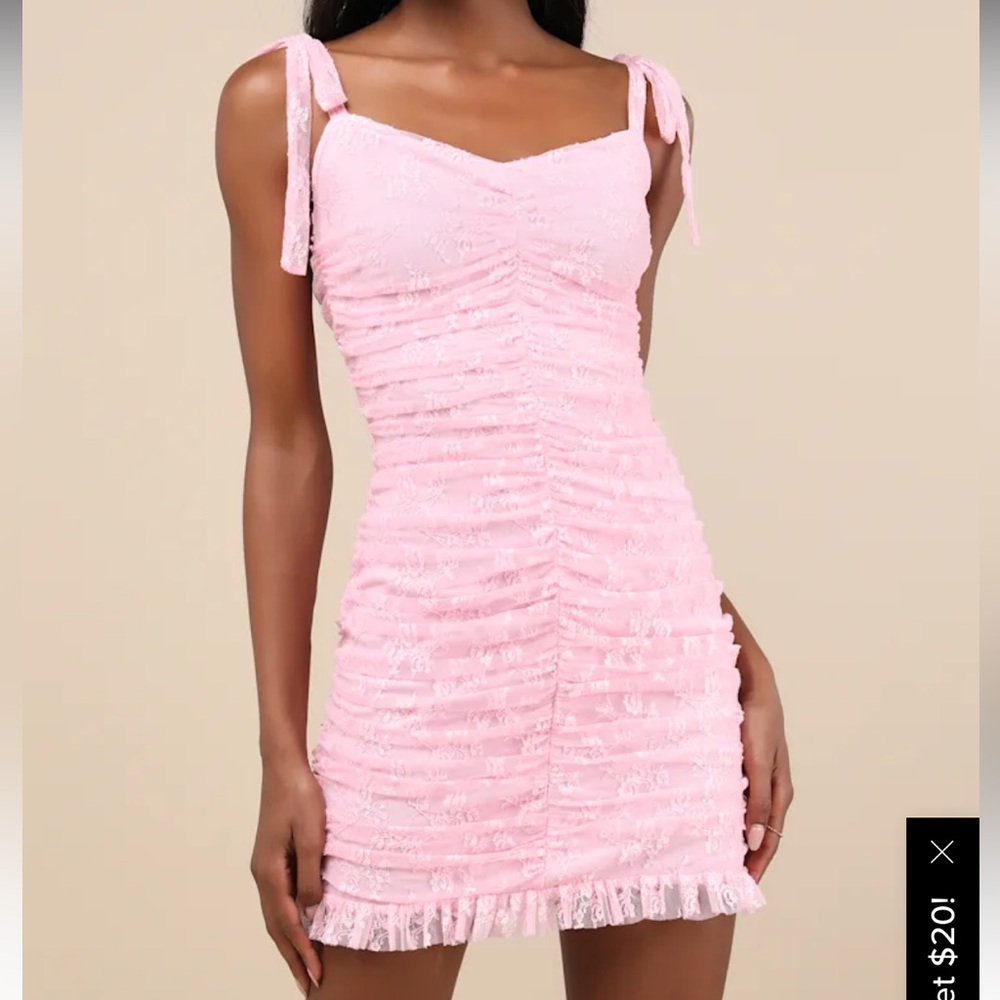 lulus - Floral Lace Ruched Bodycon Dress